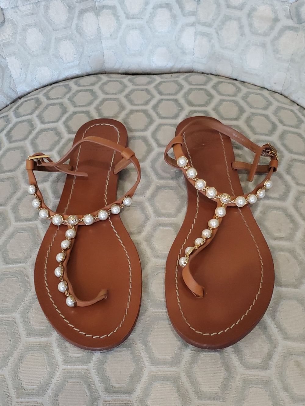 Tory Burch Emmy Pearl Sandals in Tan Teather With Pearl T-Strap Size 9.5 - Picture 4 of 12